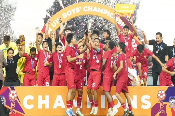 Trofi Piala AFF U-19...