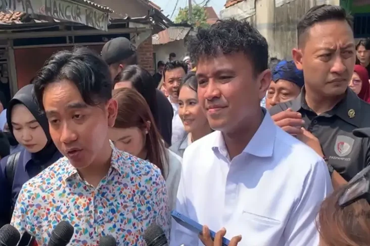 PKS Ingin Diajak Gabung...