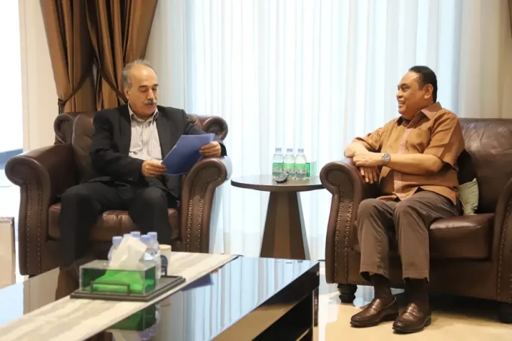 Silaturahmi dengan Fatah,...