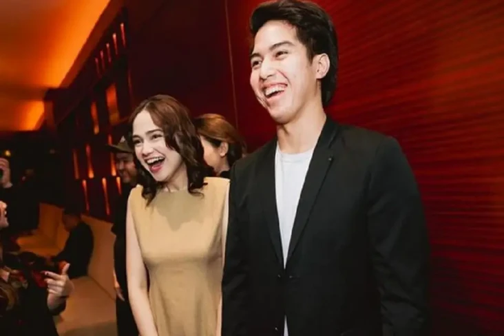 Resmi Jadi Pacar El...