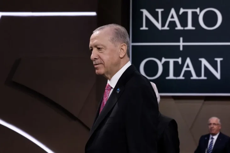 Zionis Desak NATO Usir...