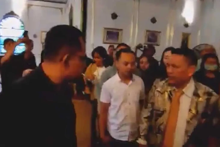 Muncul Bersama Hotman...