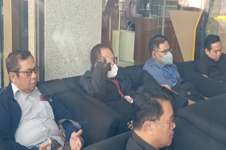 Mbak Ita Bareng Suami...