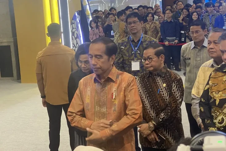 Presiden Jokowi Kecam...