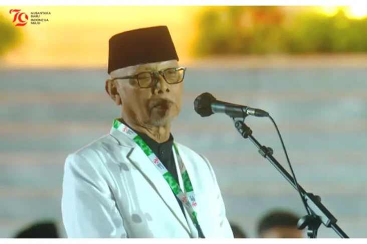 Beri Tausiah di Istana,...