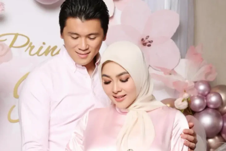 Syahrini Melahirkan...