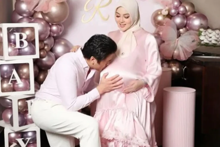 Syahrini Melahirkan...