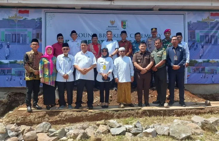 Beri Layanan Kesehatan...