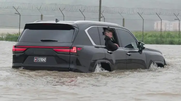 Kim Jong-un Pakai Lexus...
