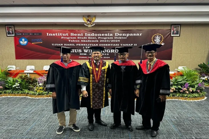 Kembangkan Fotuisi sebagai...