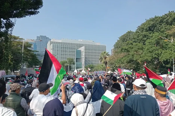 Ribuan Pengunjuk Rasa...
