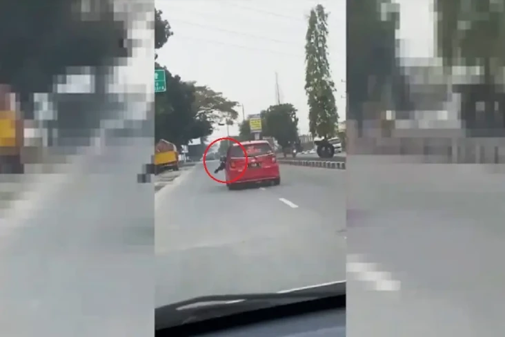 Heroik, Polisi Bertahan...