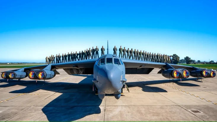 B-52H Stratofortress:...
