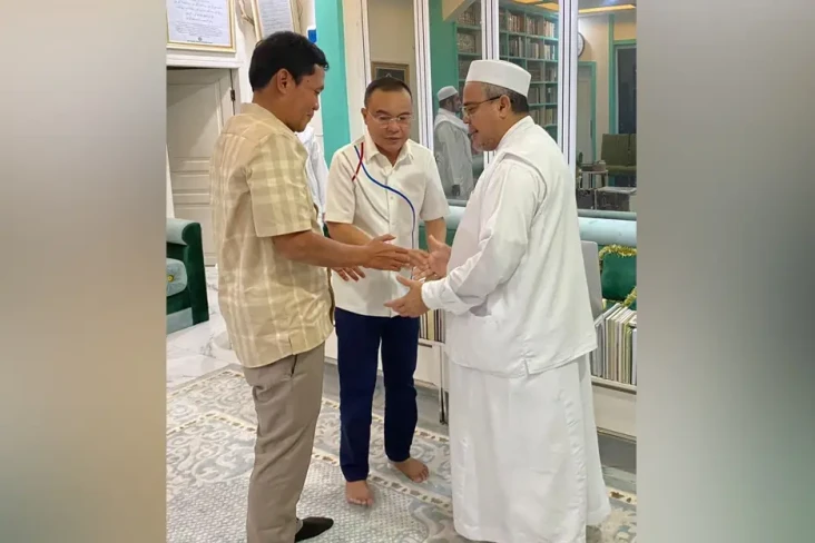 Dikunjungi Petinggi...