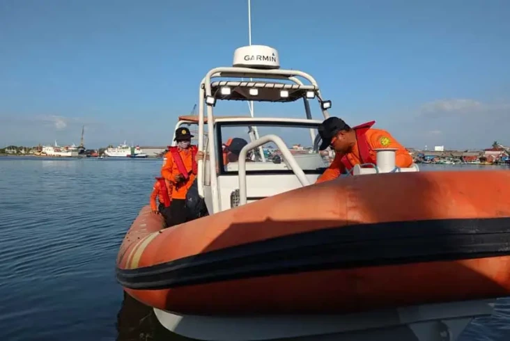 Kapal Jolloro Angkut...