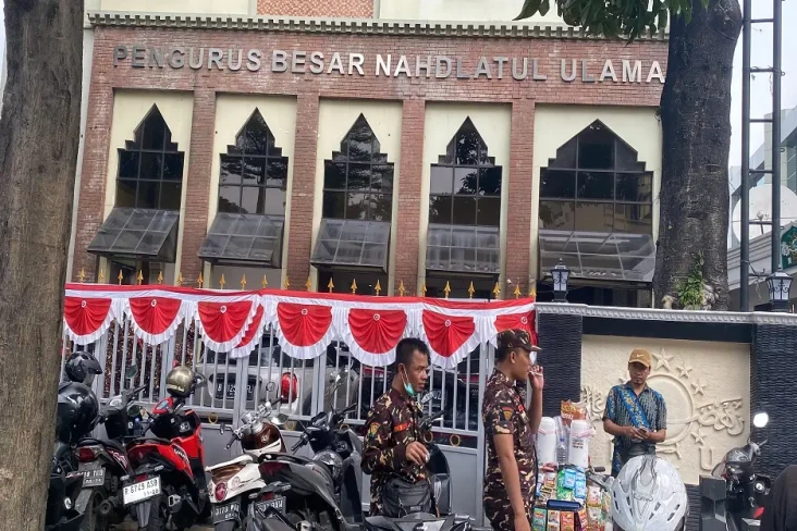 Ratusan Banser Jaga...