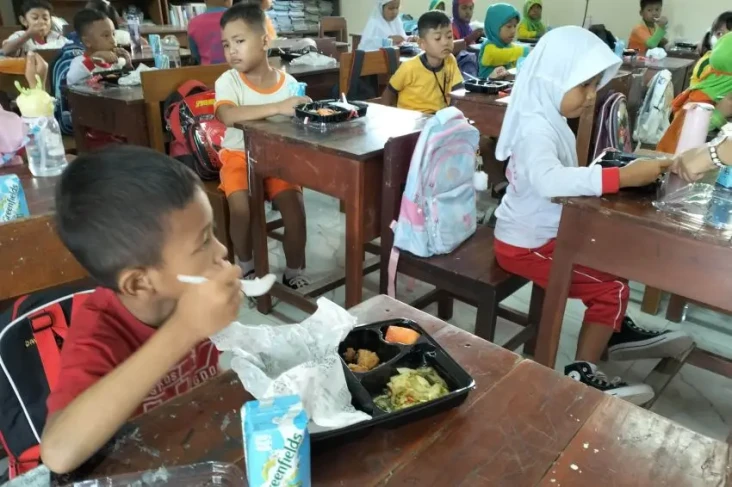 Makan Bergizi Gratis...