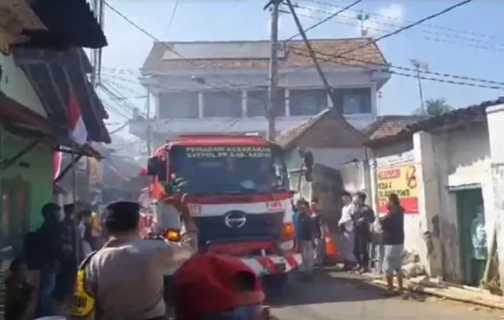 Ponpes Lirboyo Kebakaran,...
