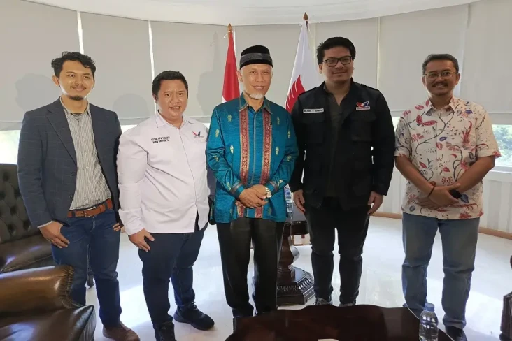 Bertemu Ketum Partai...