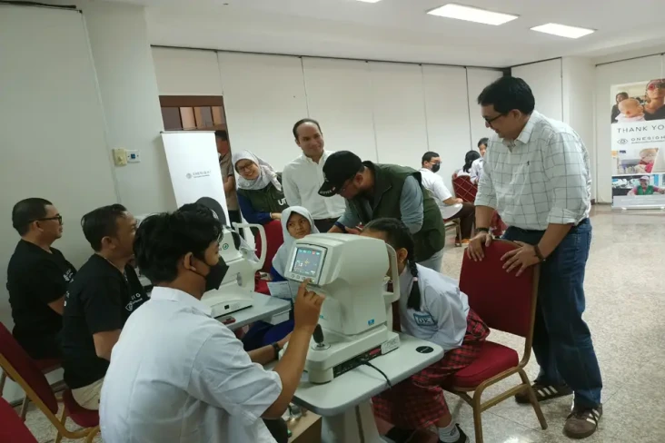 MNC Peduli-Essilor dan...
