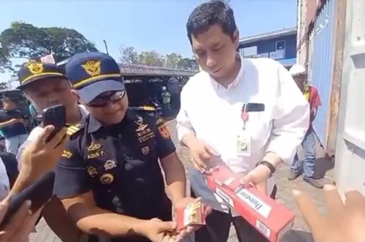 Penyelundupan 16 Kontainer...