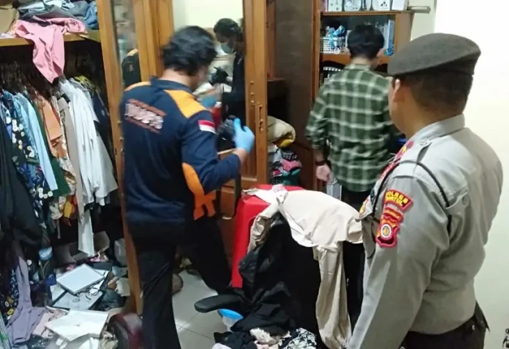 Bobol Rumah Kosong,...