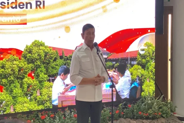 Pantau Uji Coba Makan...
