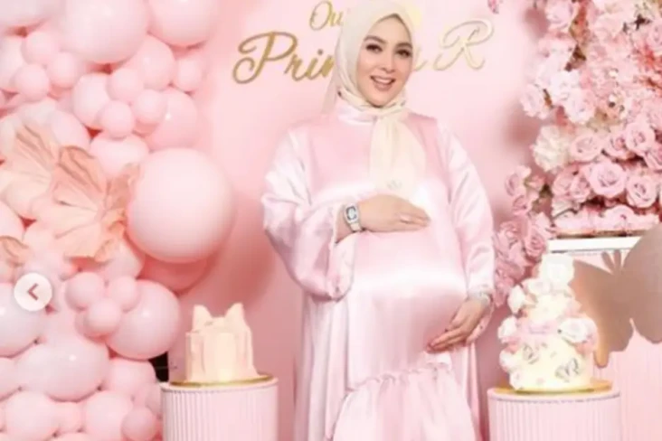 Syahrini Minta Maaf...