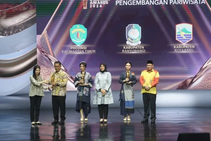 22 Instansi Daerah Terima...