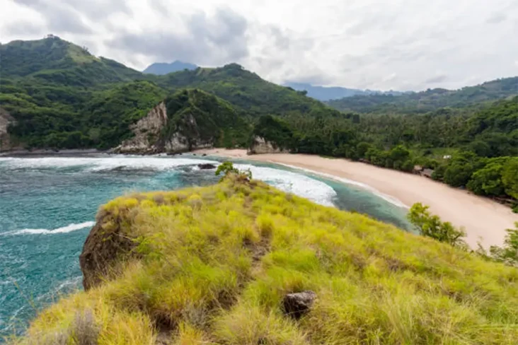 5 Pantai Pasir Putih...