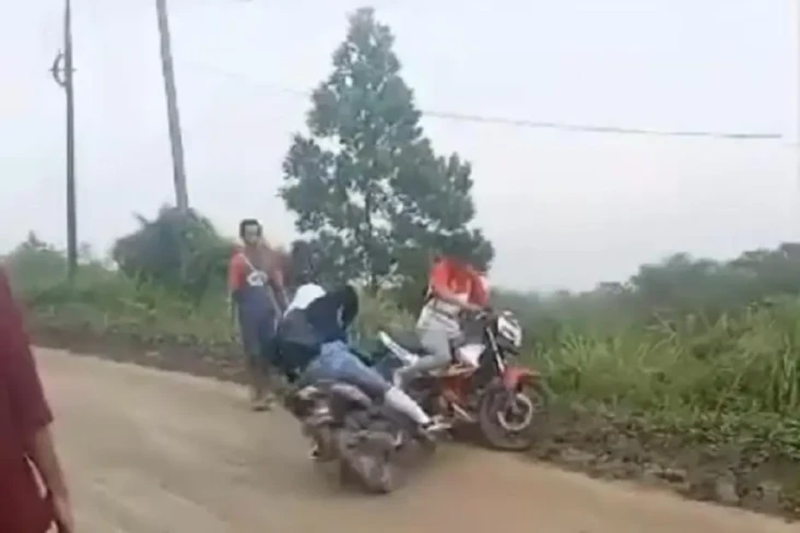 Viral Pemotor di Lebak...