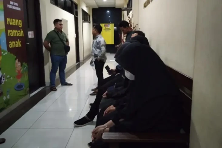 20 Santriwati di Karawang...
