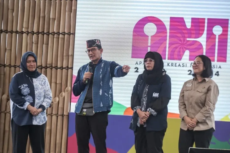 Sandiaga Bangga Wisman...