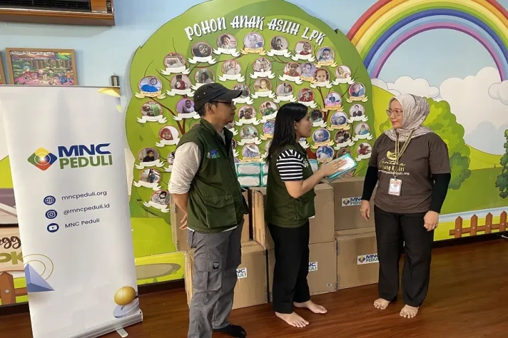 MNC Peduli Berikan Masker...