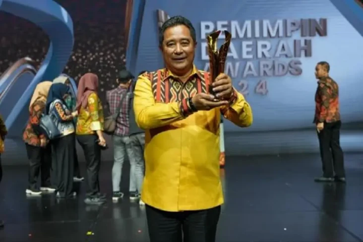 Pj Gubernur Sulbar Bahtiar...