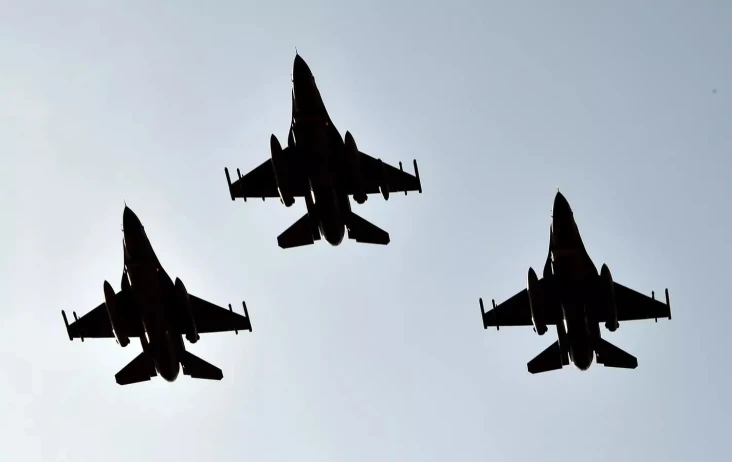 Jet Tempur F-16 Ukraina...