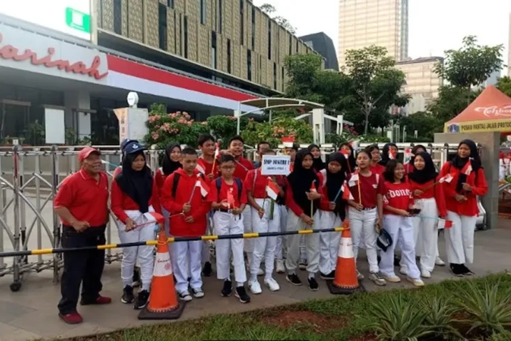 Ratusan Pelajar Berkumpul...