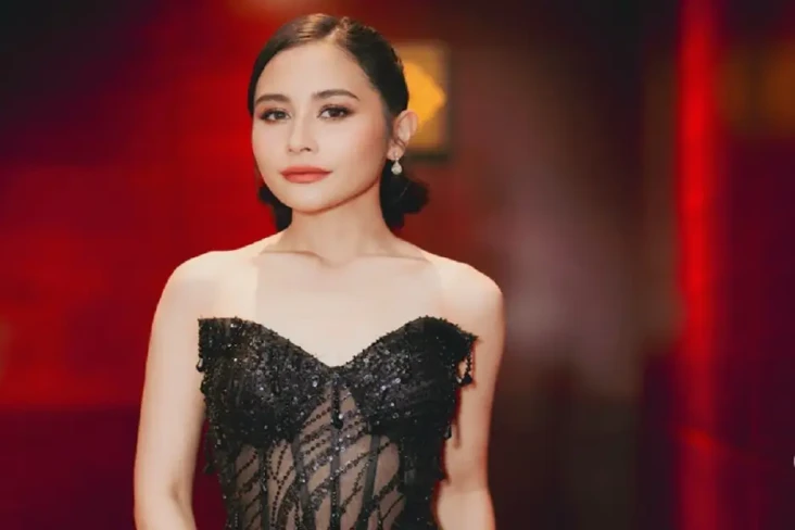 Prilly Latuconsina Di-bully...