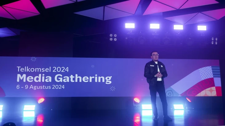Telkomsel Raih Pendapatan...