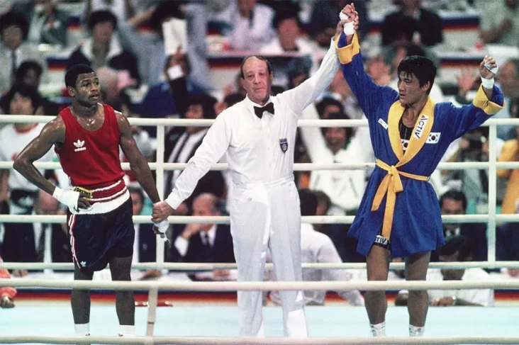 Roy Jones Jr Dikalahkan...