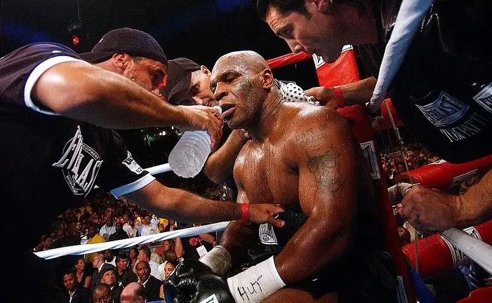 Mike Tyson Salah Lawan...