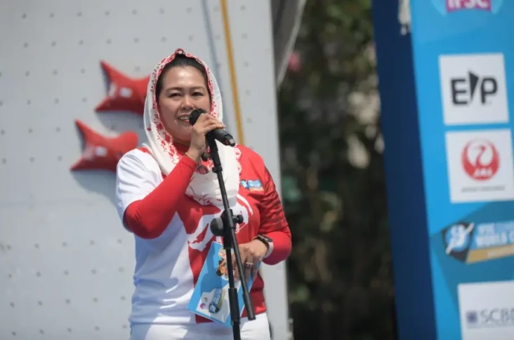 Yenny Wahid Minta Panjat...