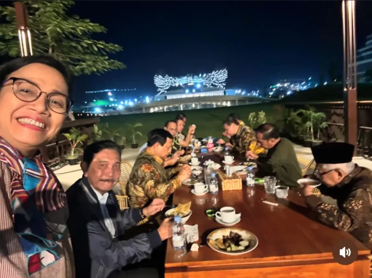Momen Airlangga Makan...