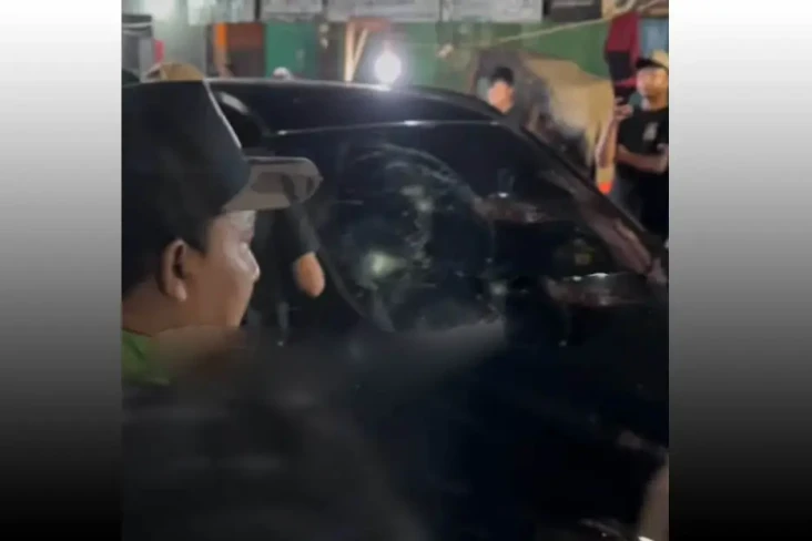 Viral Sedan Mewah Diamuk...