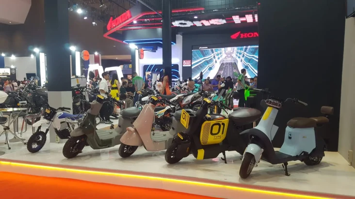 Penjualan Motor di Indonesia...