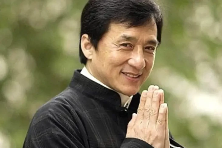 Jackie Chan Diduga Tiba...
