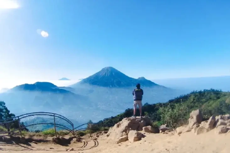5 Gunung di Dieng yang...