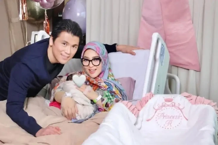Syahrini Tak Alami Hambatan...