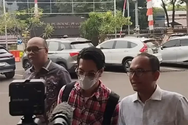 Alasan Edward Akbar...