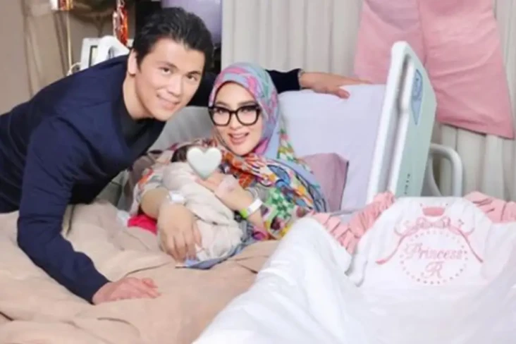 Persalinan Syahrini...